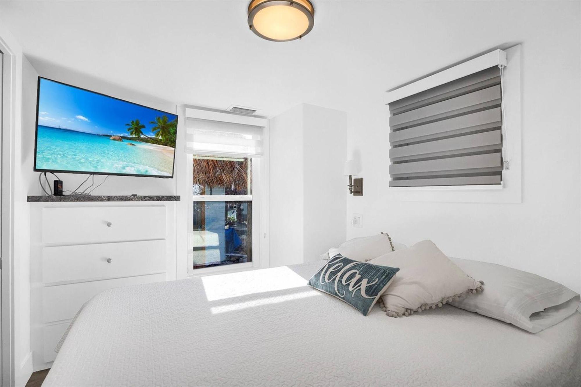 Tiny Home On Waterfront, Bay Views, Deck, Pool Jewfish Szoba fotó