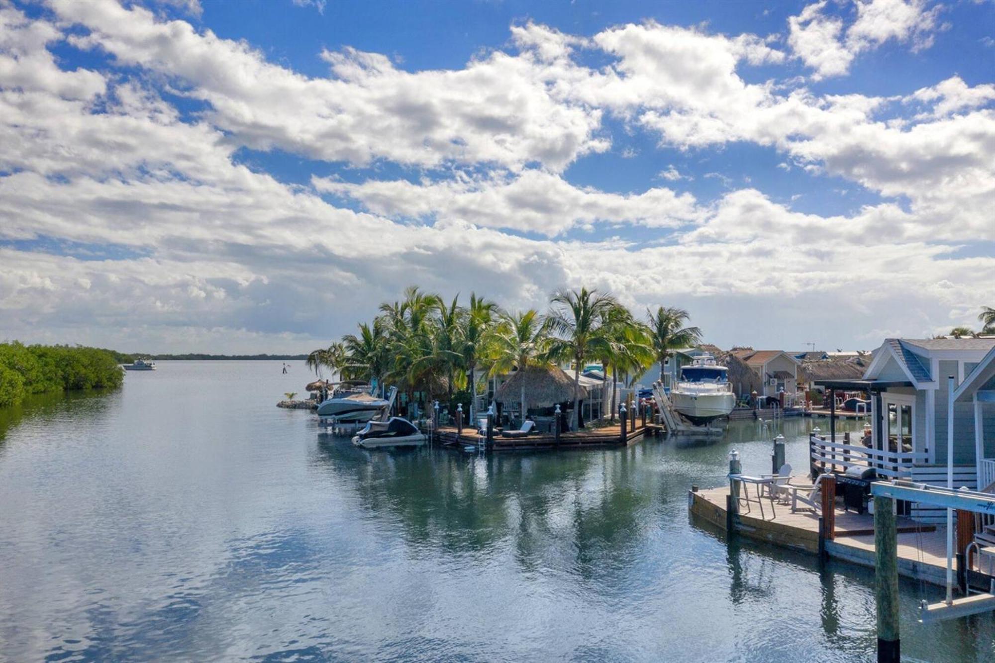 Tiny Home On Waterfront, Bay Views, Deck, Pool Jewfish Szoba fotó