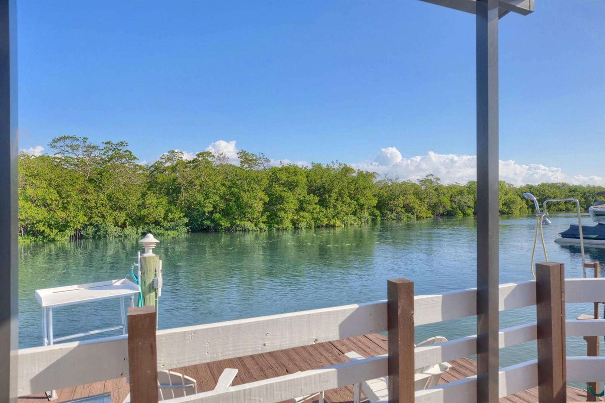 Tiny Home On Waterfront, Bay Views, Deck, Pool Jewfish Szoba fotó