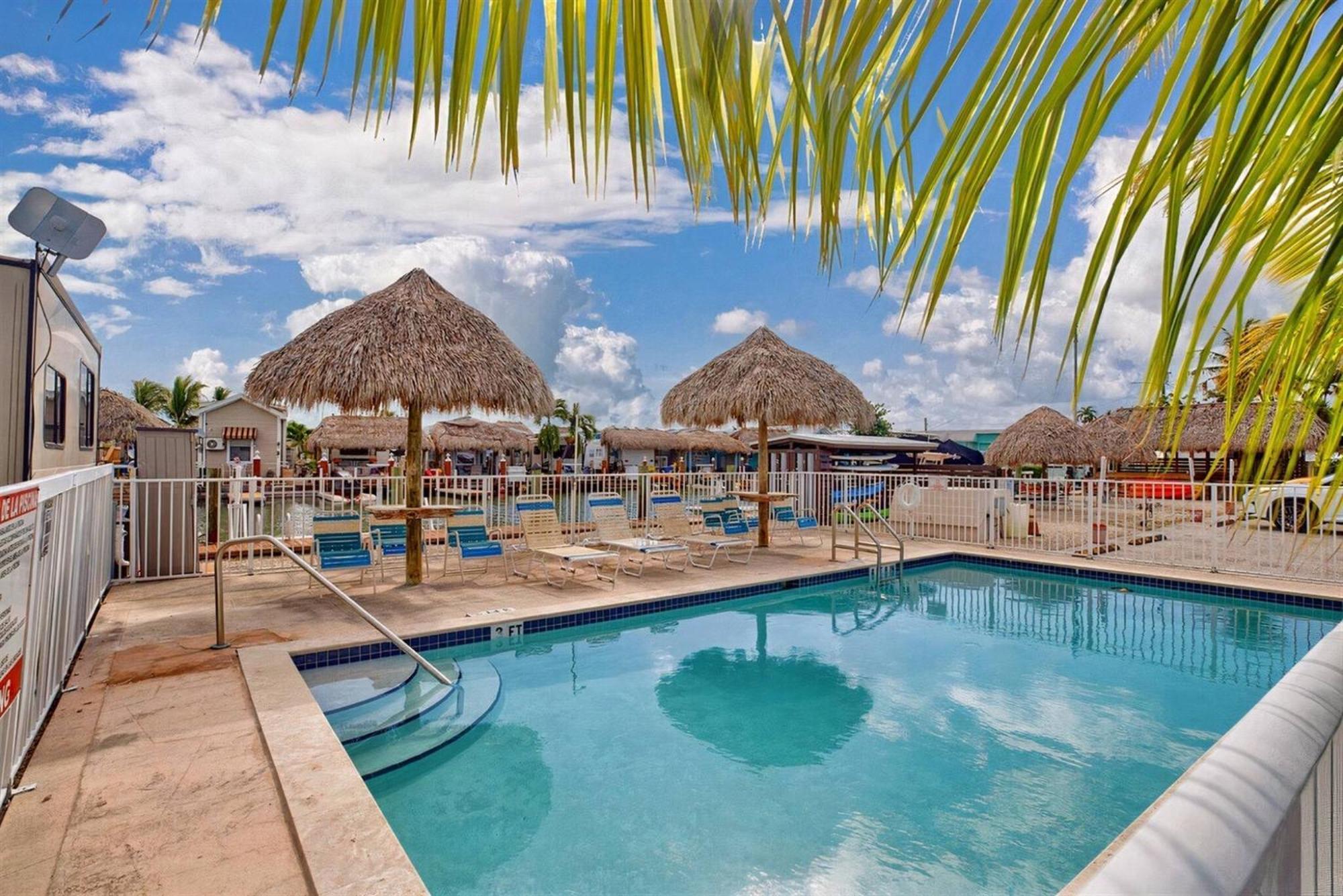 Tiny Home On Waterfront, Bay Views, Deck, Pool Jewfish Szoba fotó