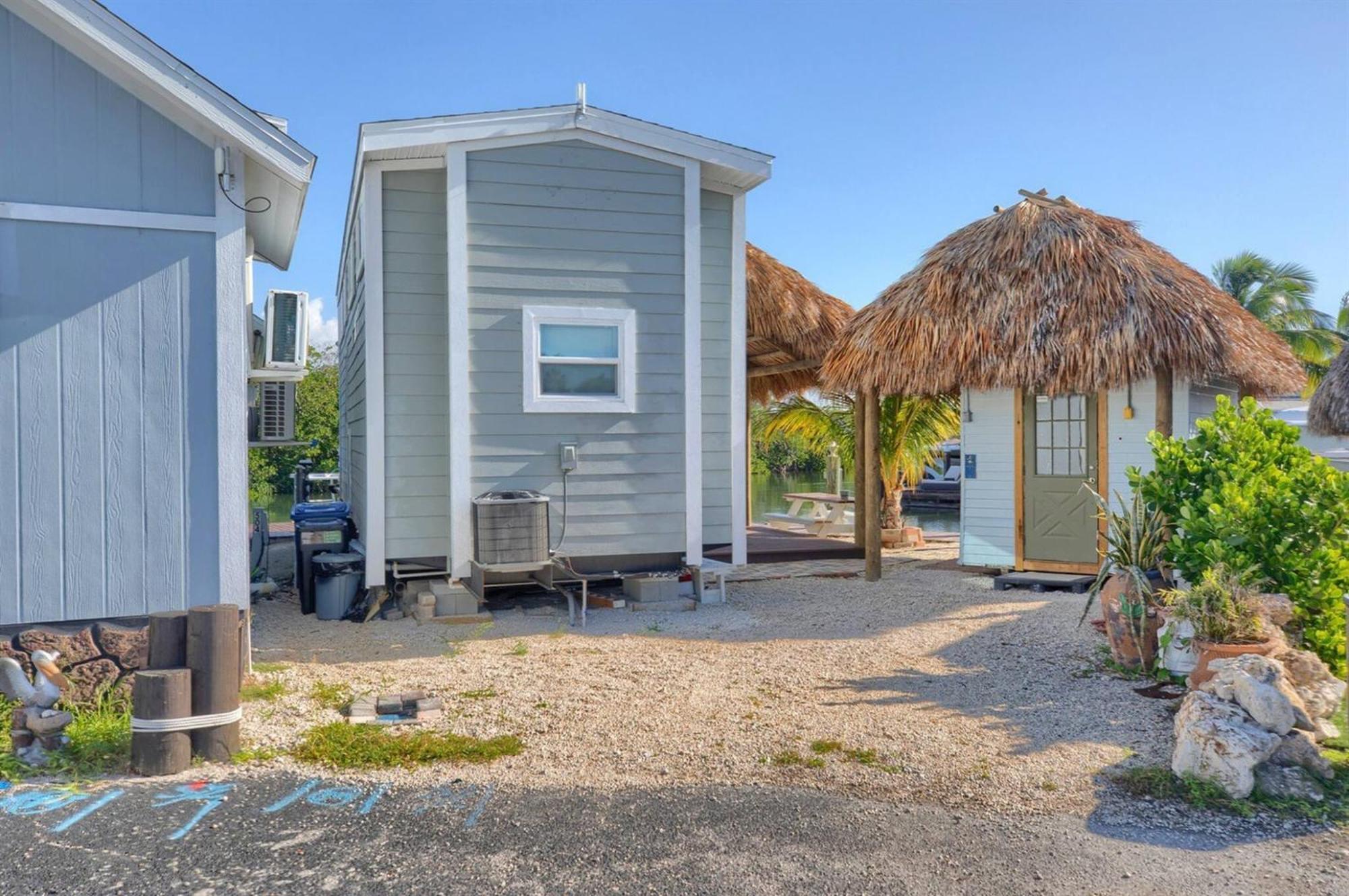 Tiny Home On Waterfront, Bay Views, Deck, Pool Jewfish Szoba fotó